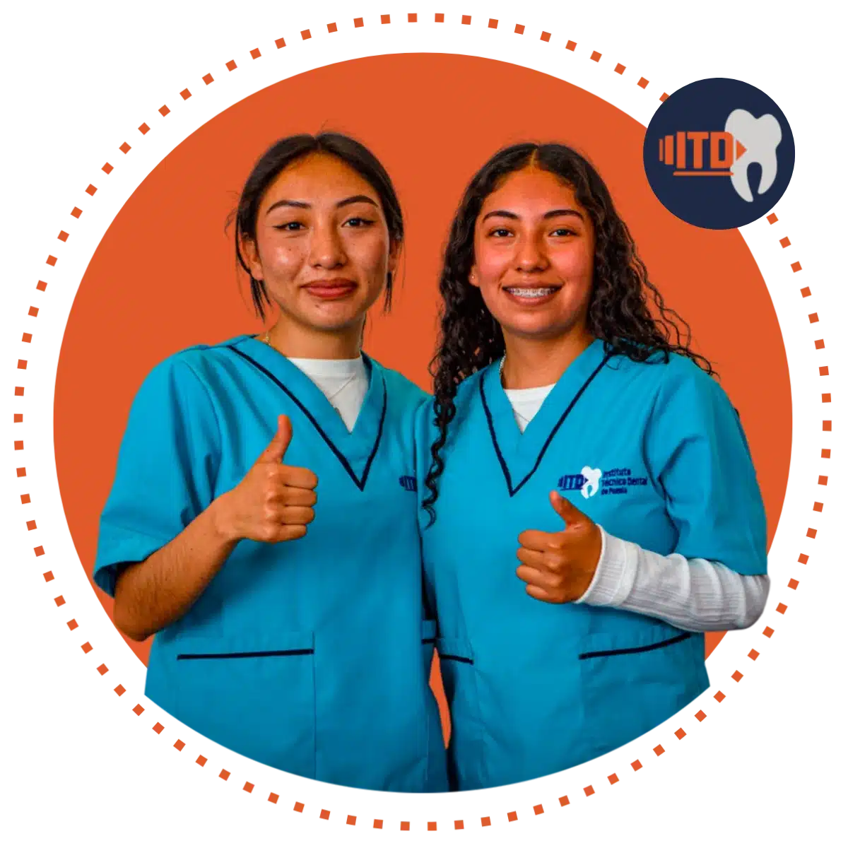 Alumnas del Instituto Técnico Dental de Puebla mostrando orgullo por su carrera como técnico dental.
